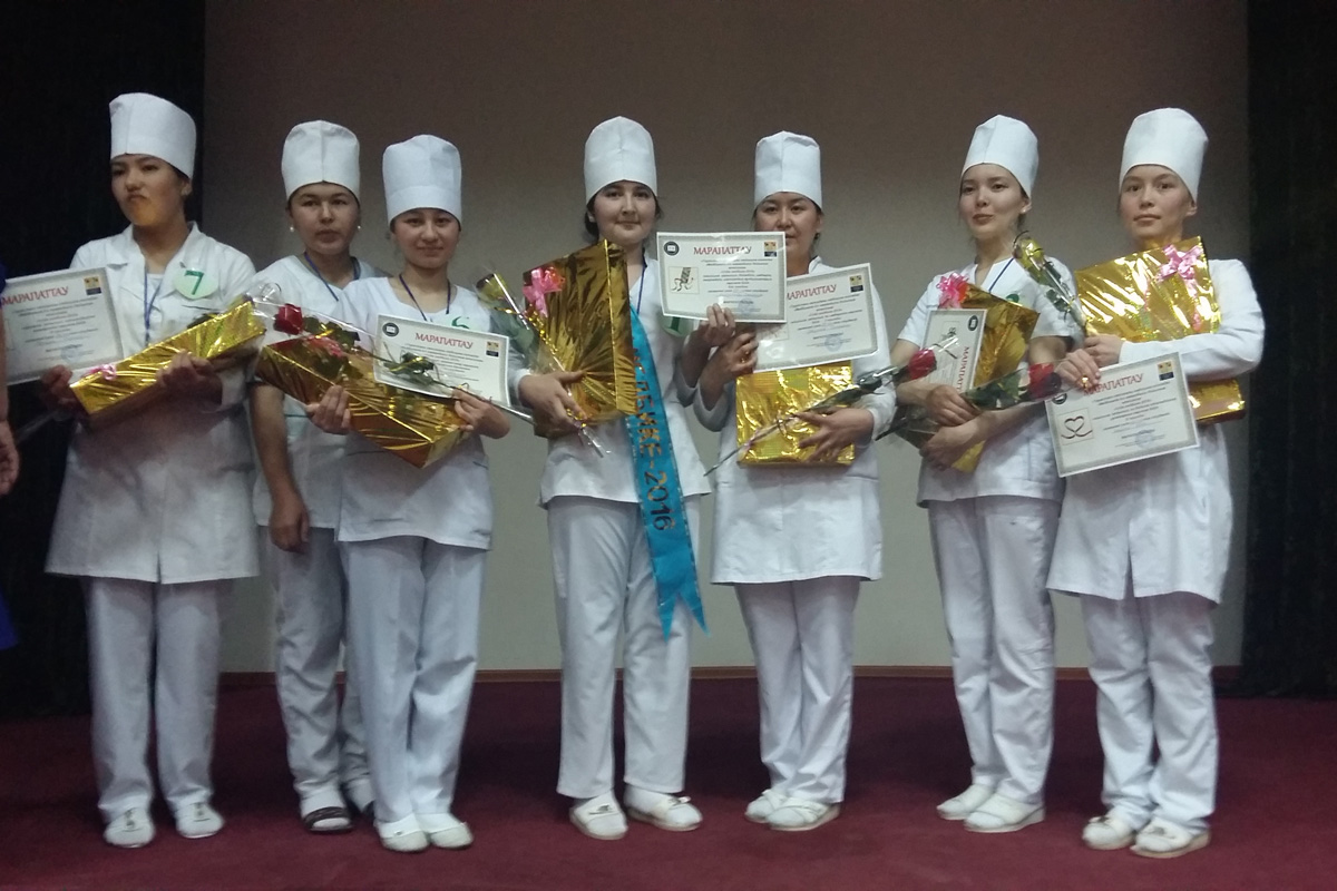Үздік акушер – 2016